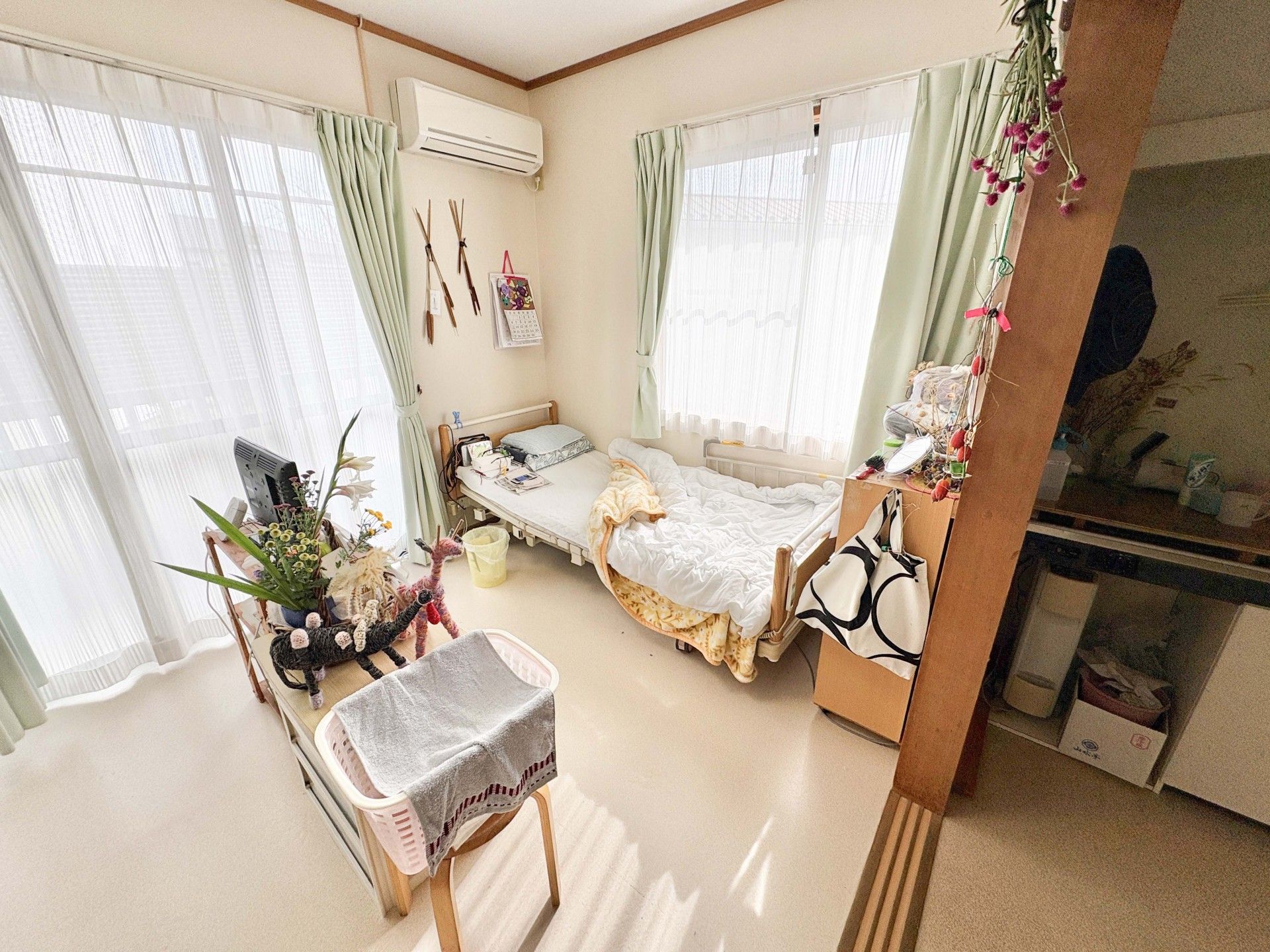 日差しが差し込む居室