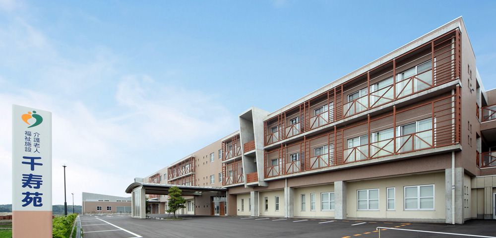 広々とした施設の外観