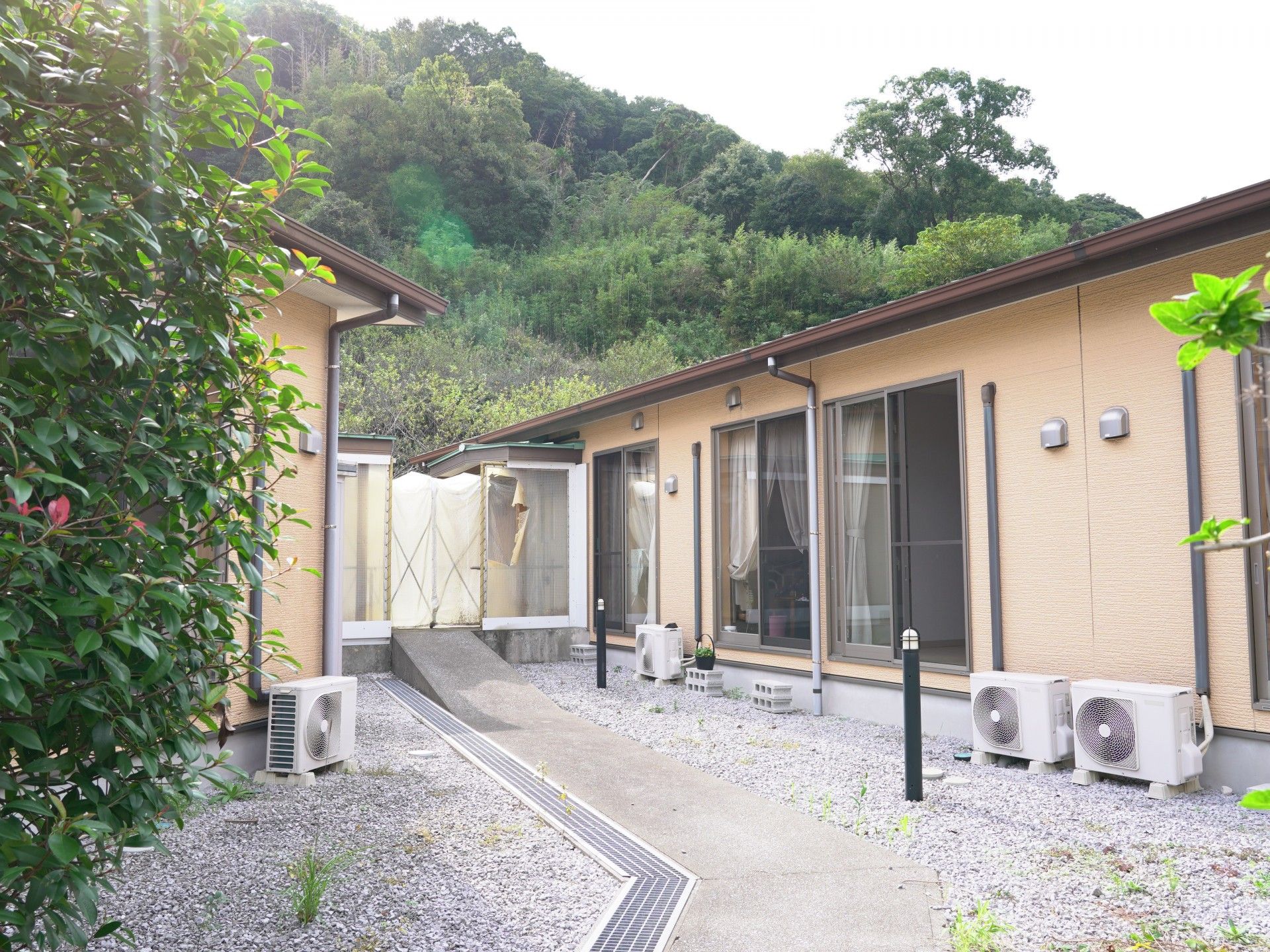 居室の外観と緑豊かな環境