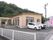 ゆったりとした外観の建物