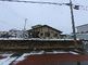 雪景色の落ち着いた通り