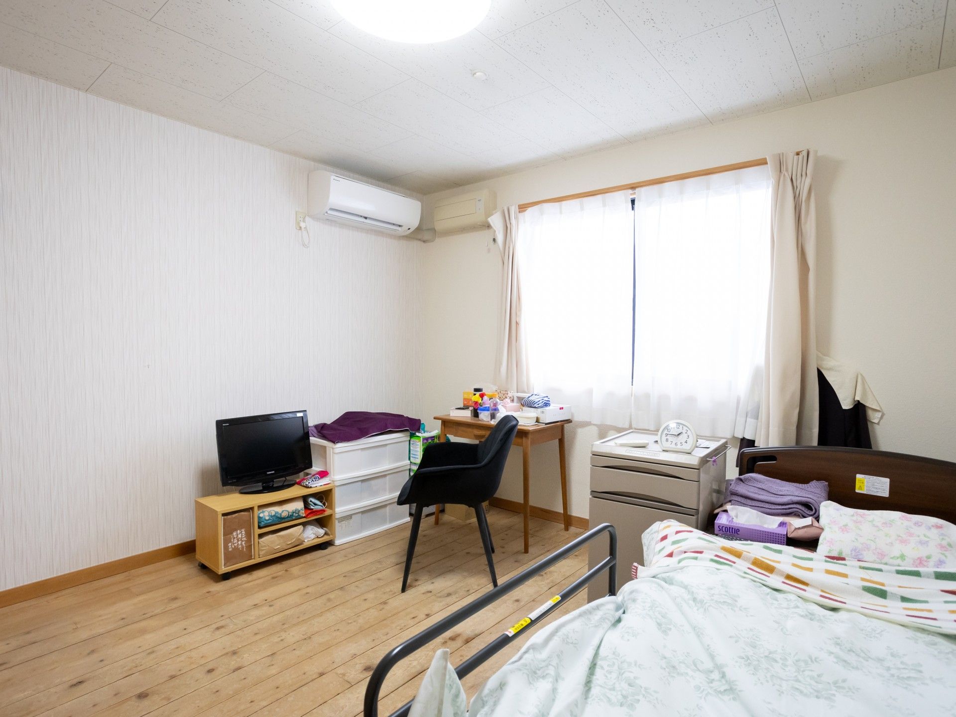 明るい個室の一角