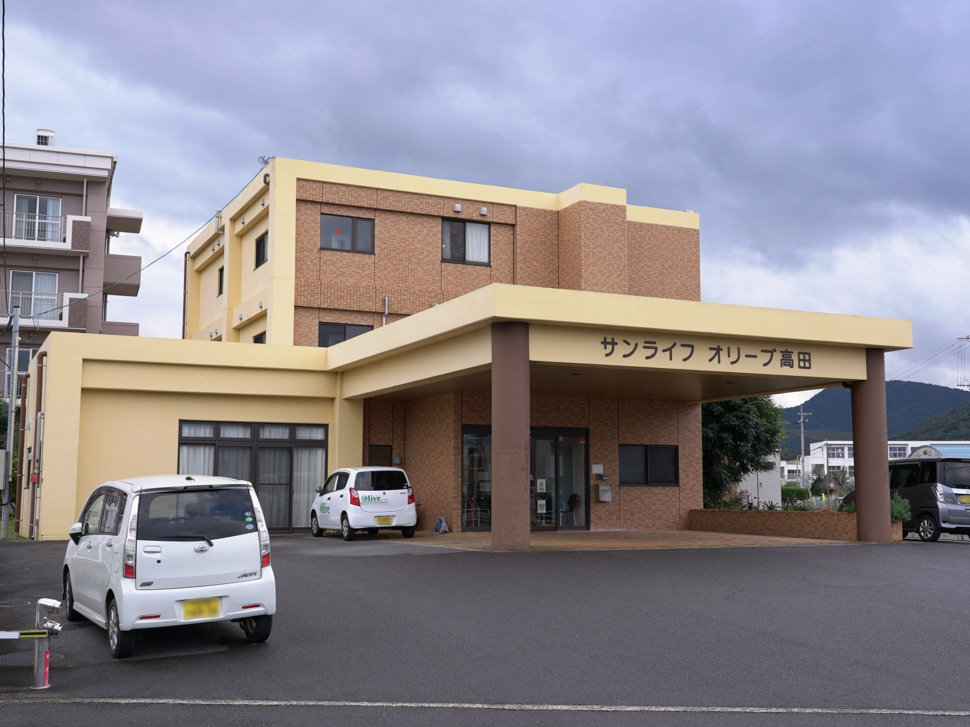 建物の正面玄関