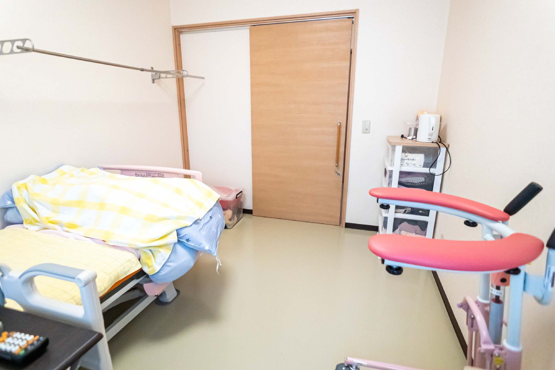 スライド式ドアを設置した居室