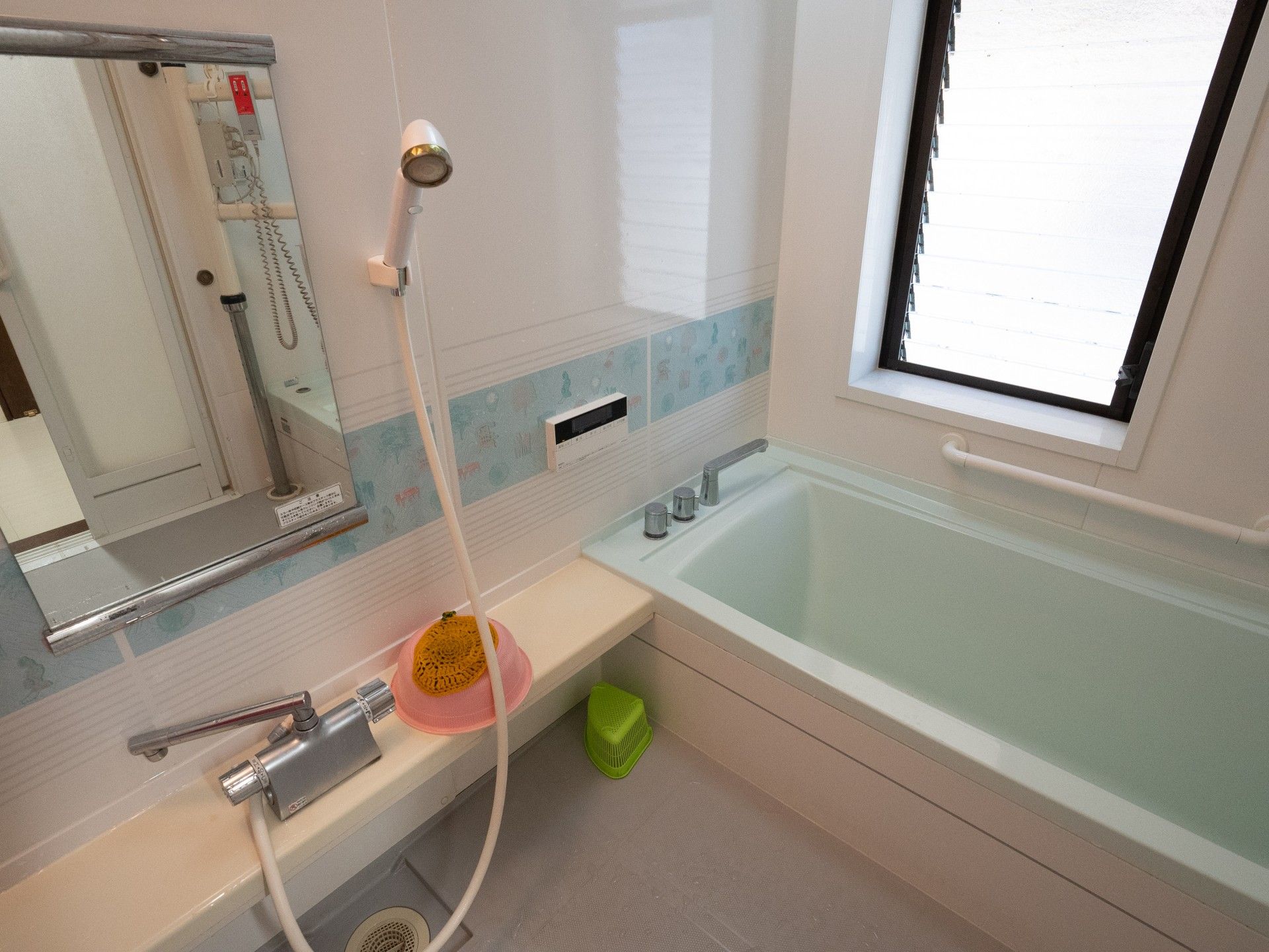 清潔な浴室の一室