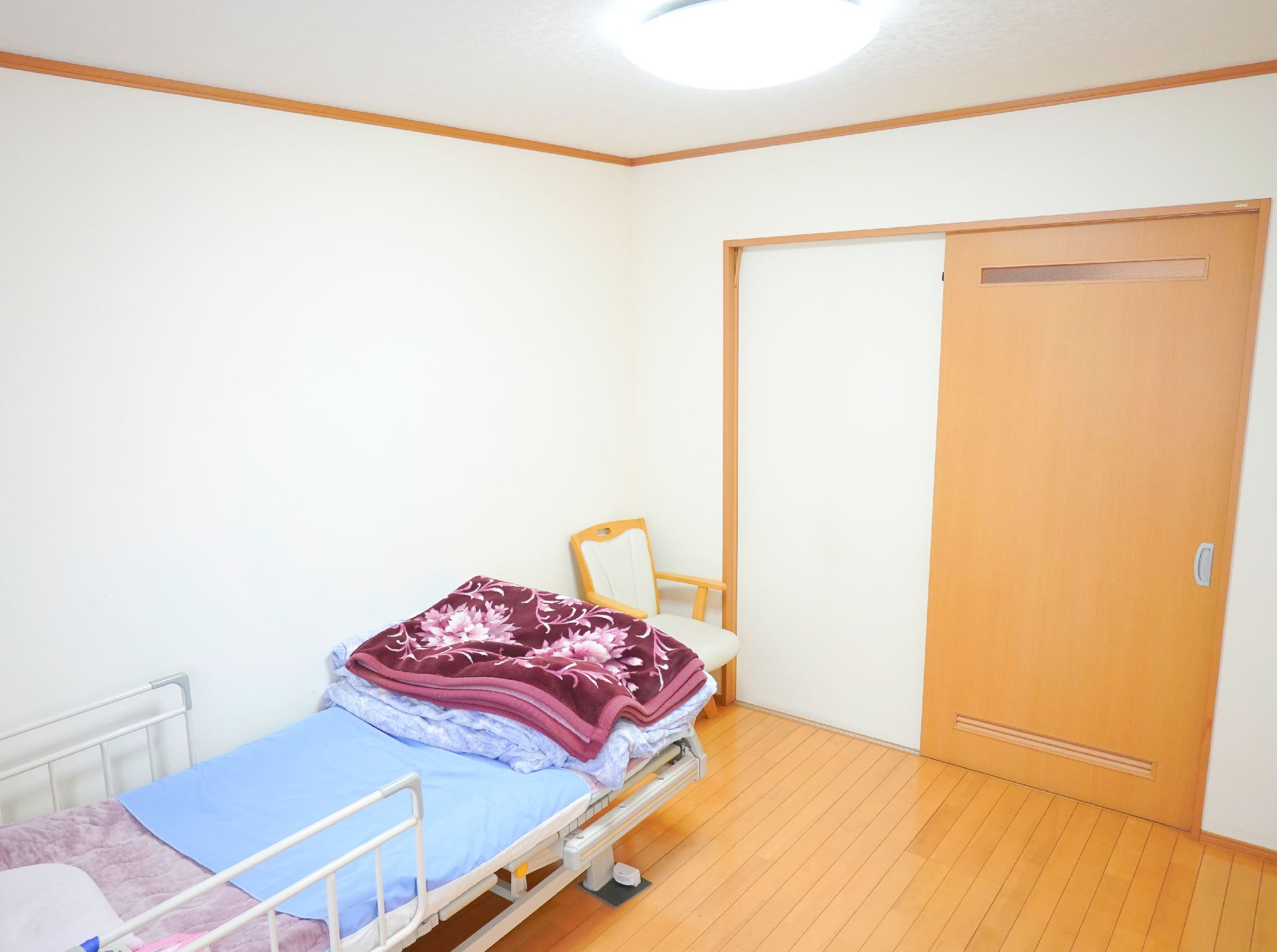 ベッドが設置された居室