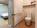 居室に設置されたトイレは広々としている。居室内にはエアコンがあり、どの季節も快適に過ごすことができる。
