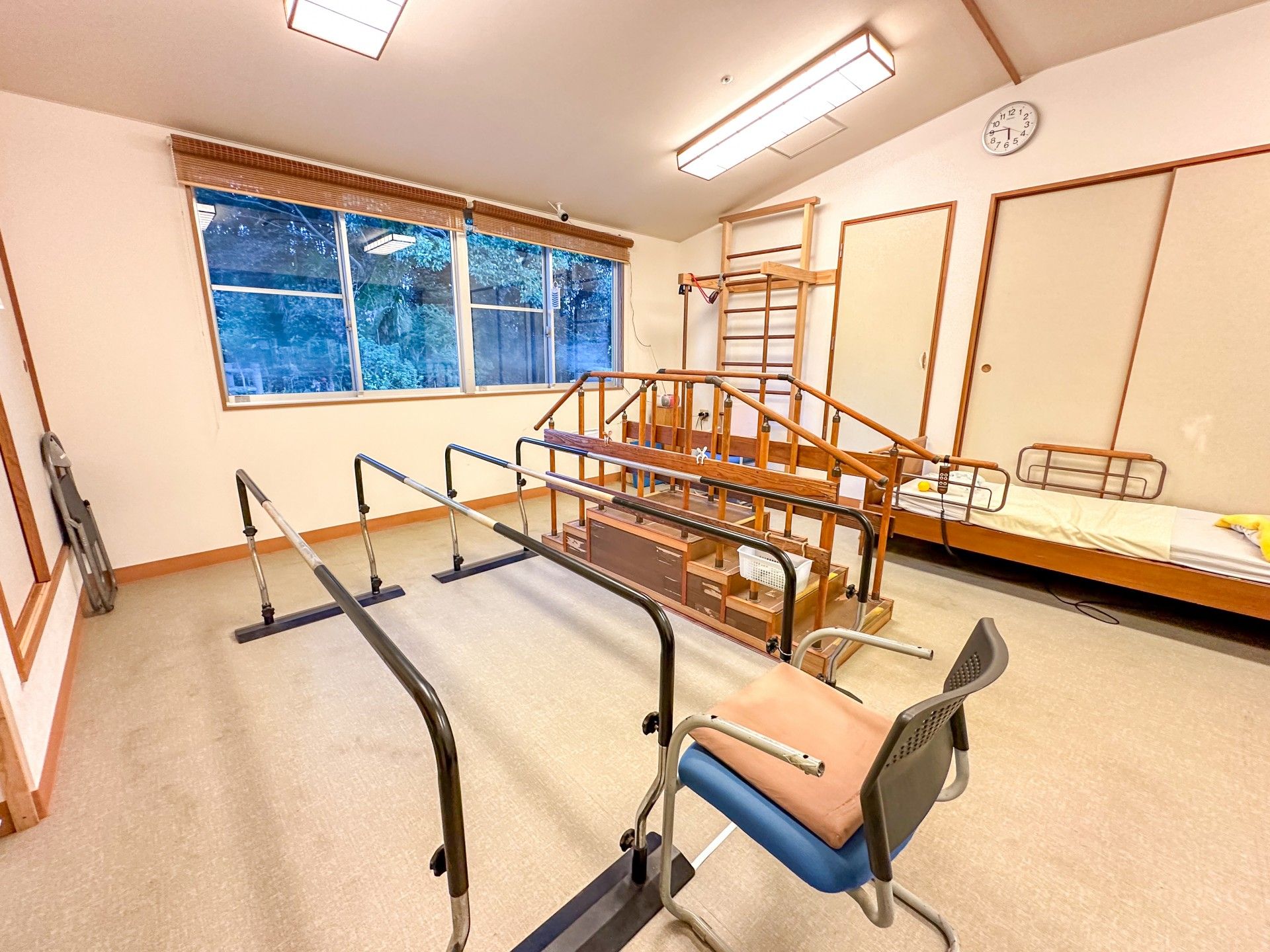 リハビリ設備の整った部屋