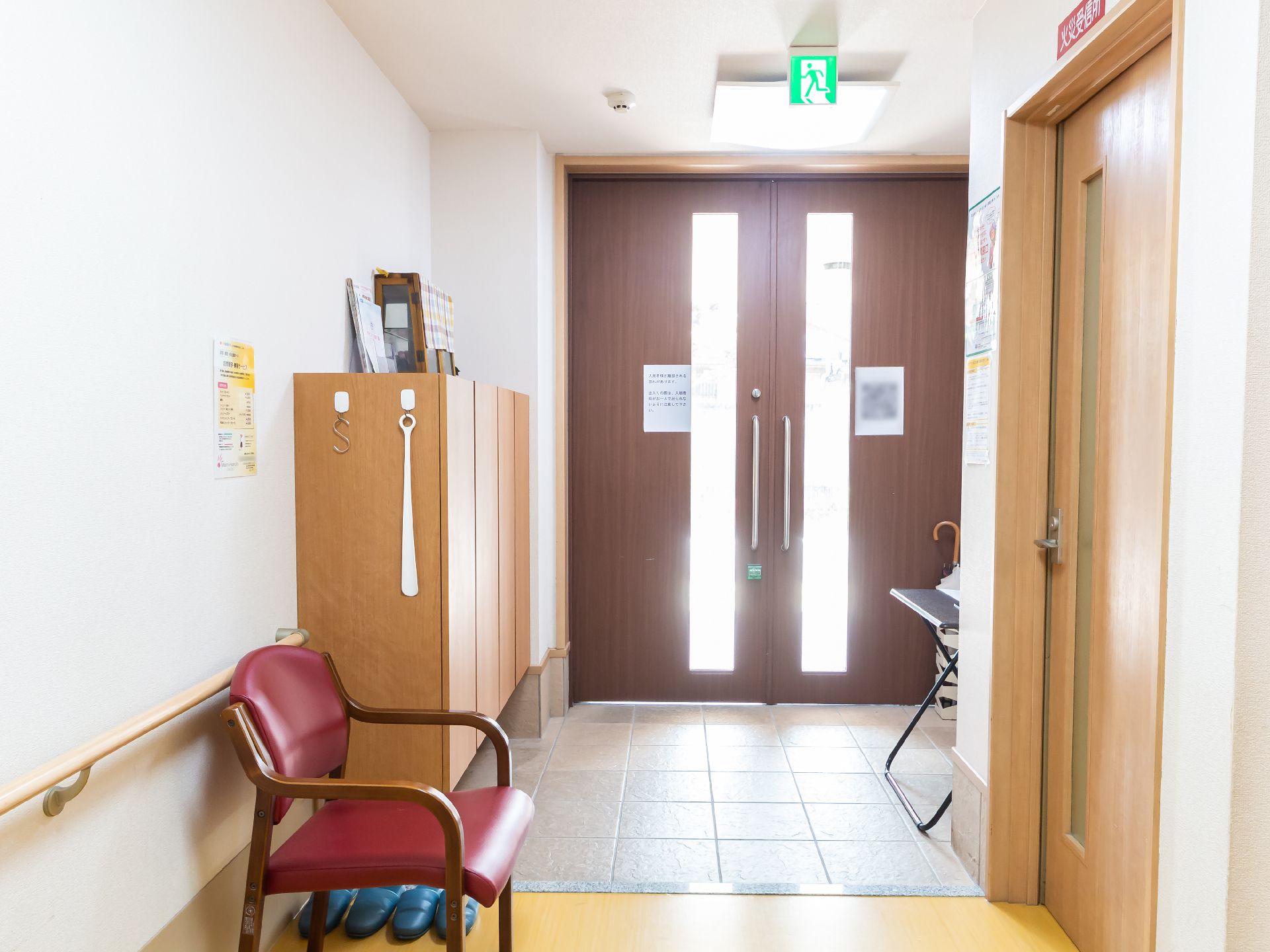 いつでも椅子を利用いただける玄関