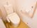 トイレのロータンクには手洗い器が設置されている。トイレを使用した後に、その場で手を洗うことができる。