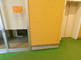 介護施設の明るい入り口エリア