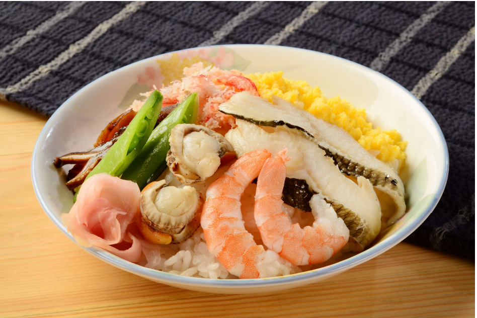 彩り豊かな海鮮丼