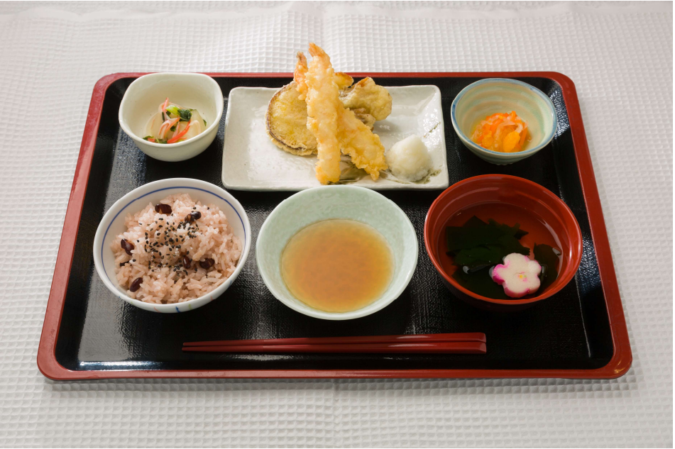 和食の彩り豊かな食事膳