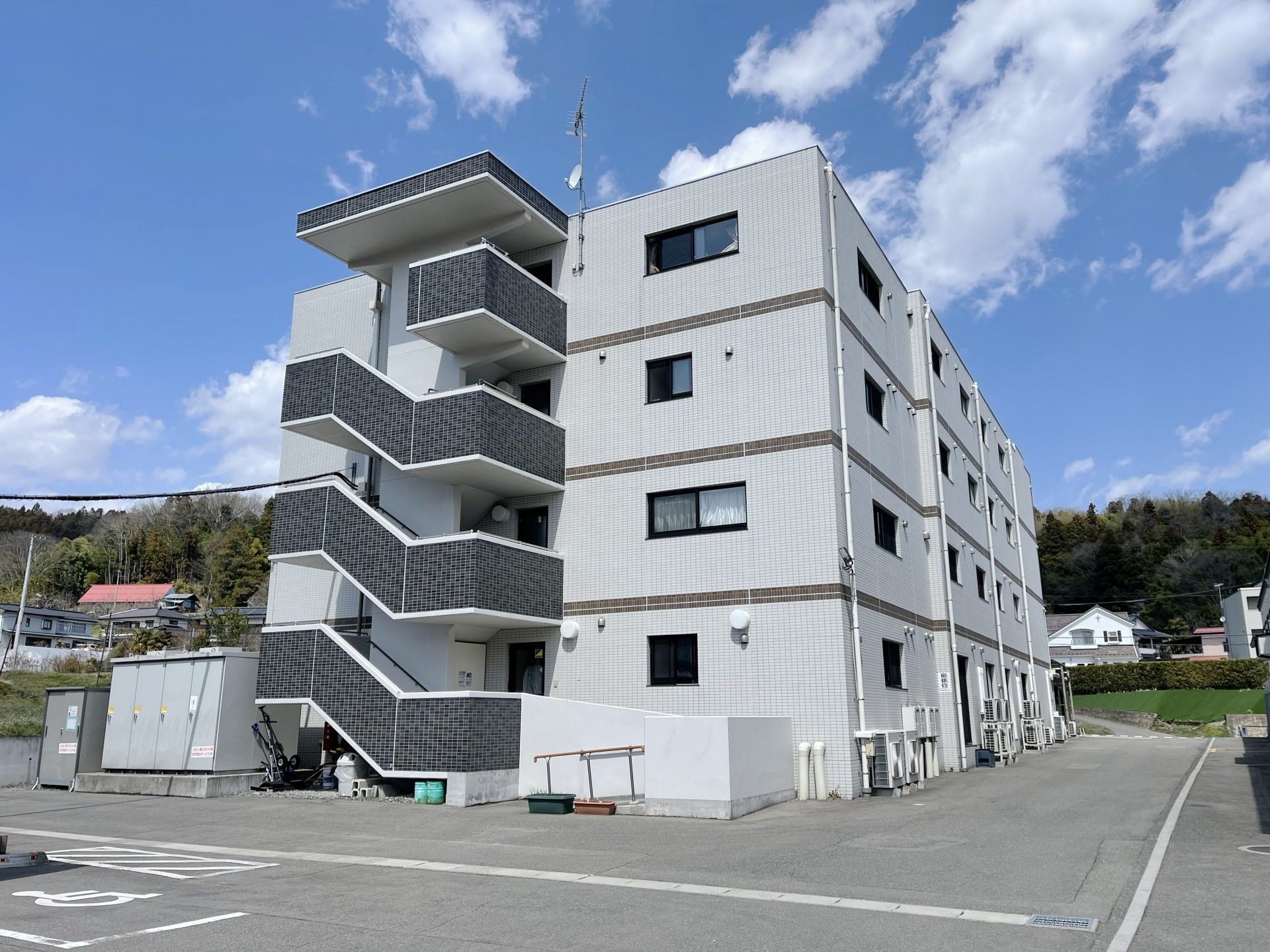 多階層の建物外観