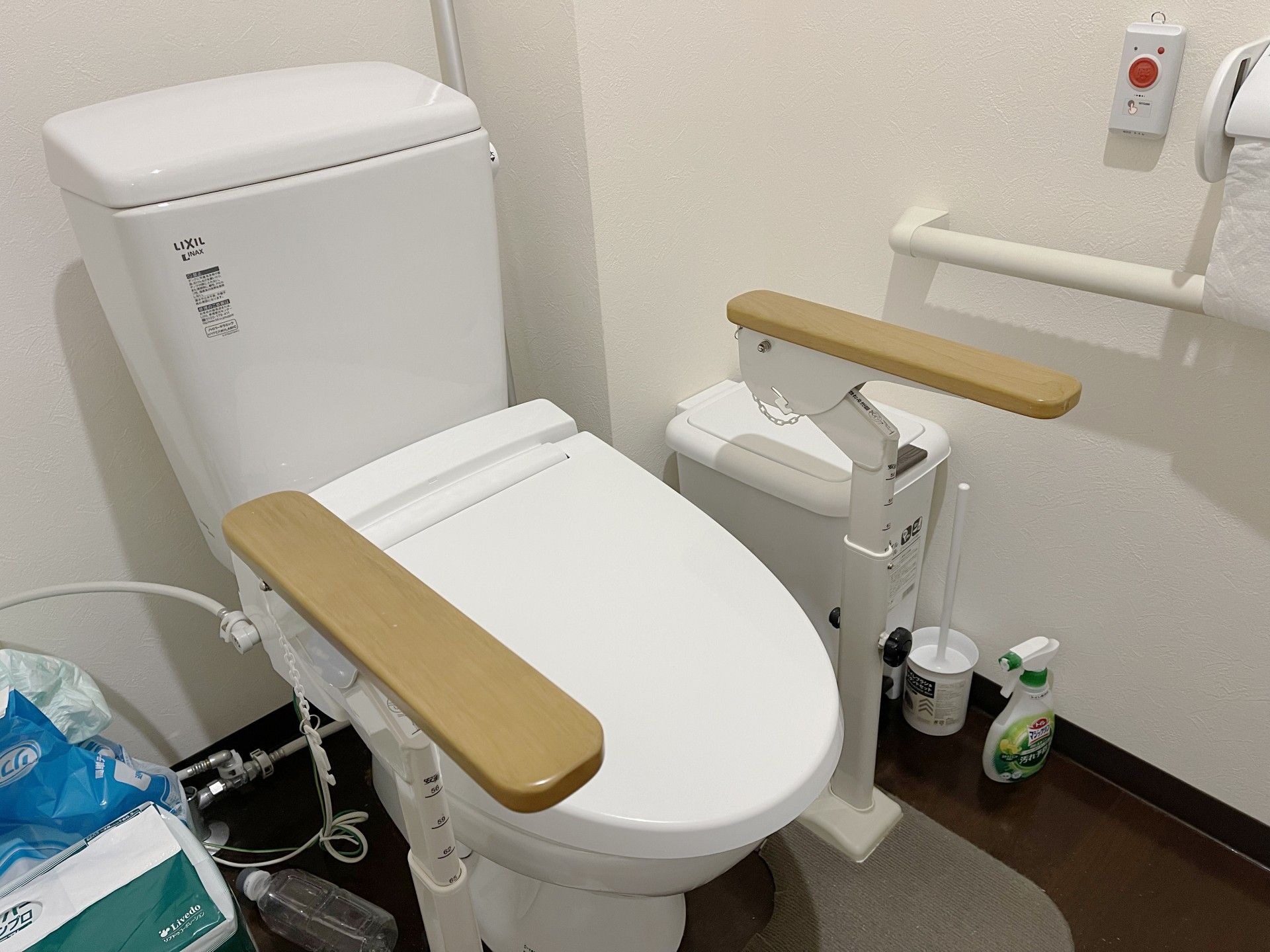 手すり付きトイレ設備
