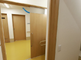 介護施設の廊下と部屋の入口