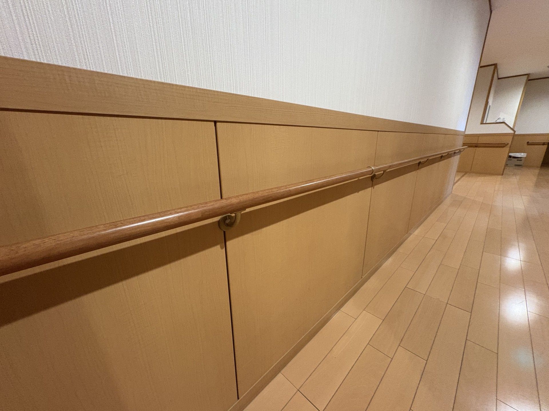 手すり付きの廊下