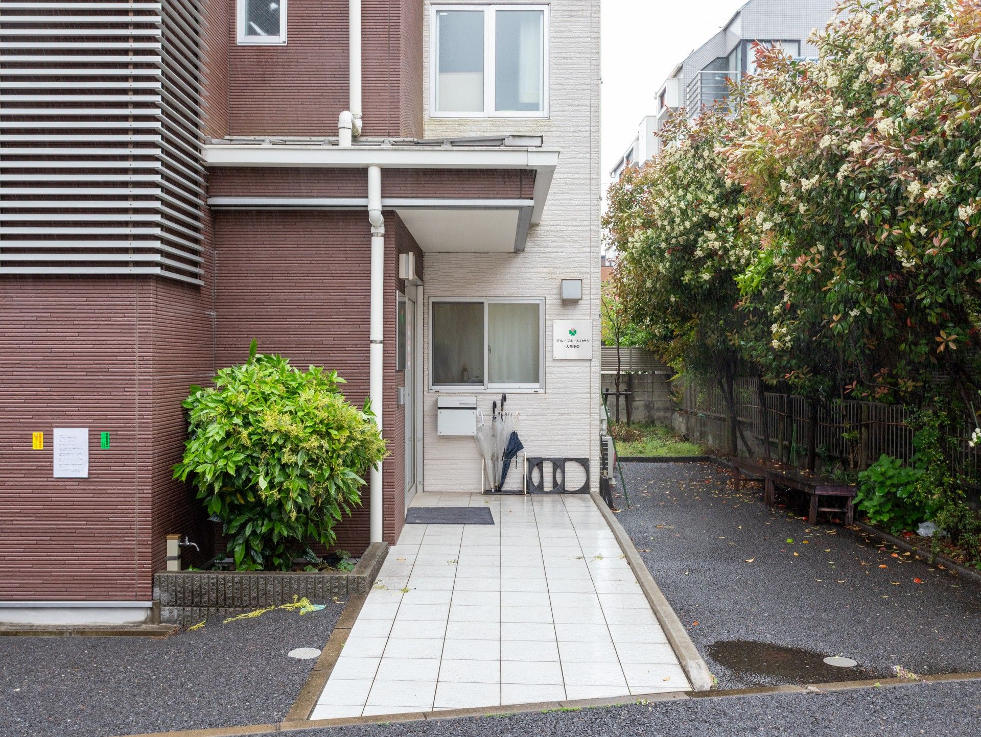 エントランスの外観