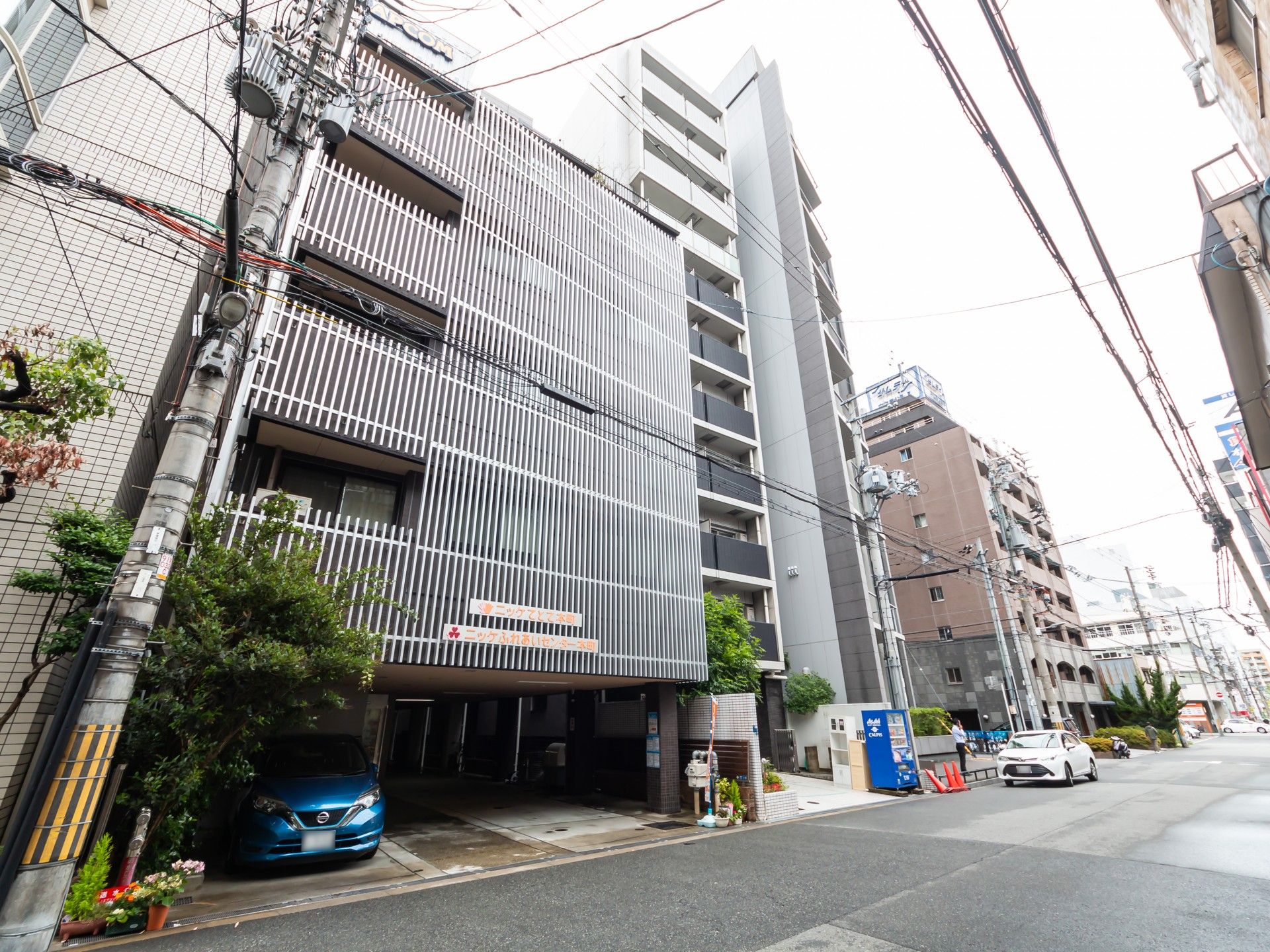 都会の建物外観