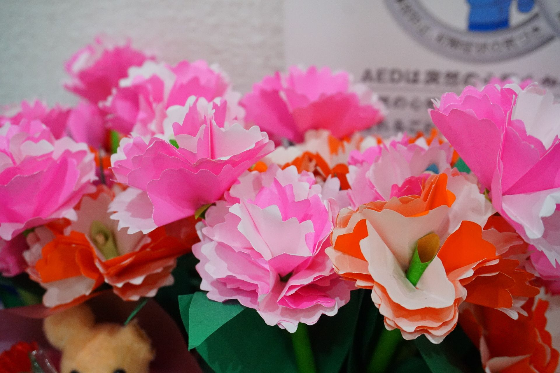 館内の目立つ場所に飾られ、入居者の心を和ませている花
