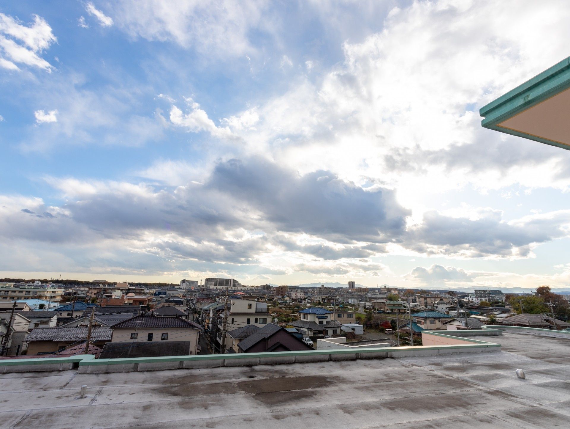 広がる空と街並みの風景