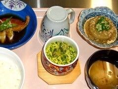 ご飯と味噌汁のセットが付いたメニュー