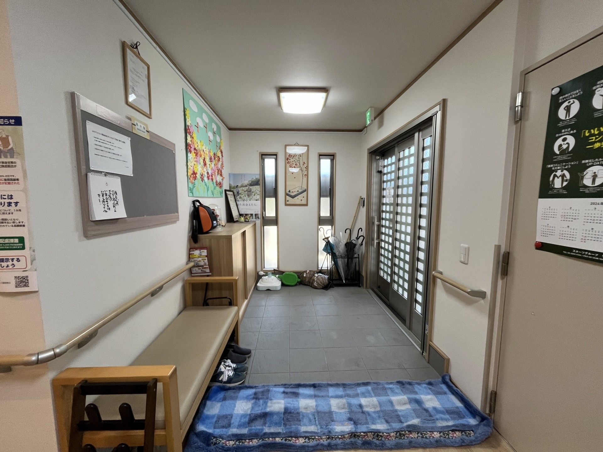 明るく清潔なエントランスホール