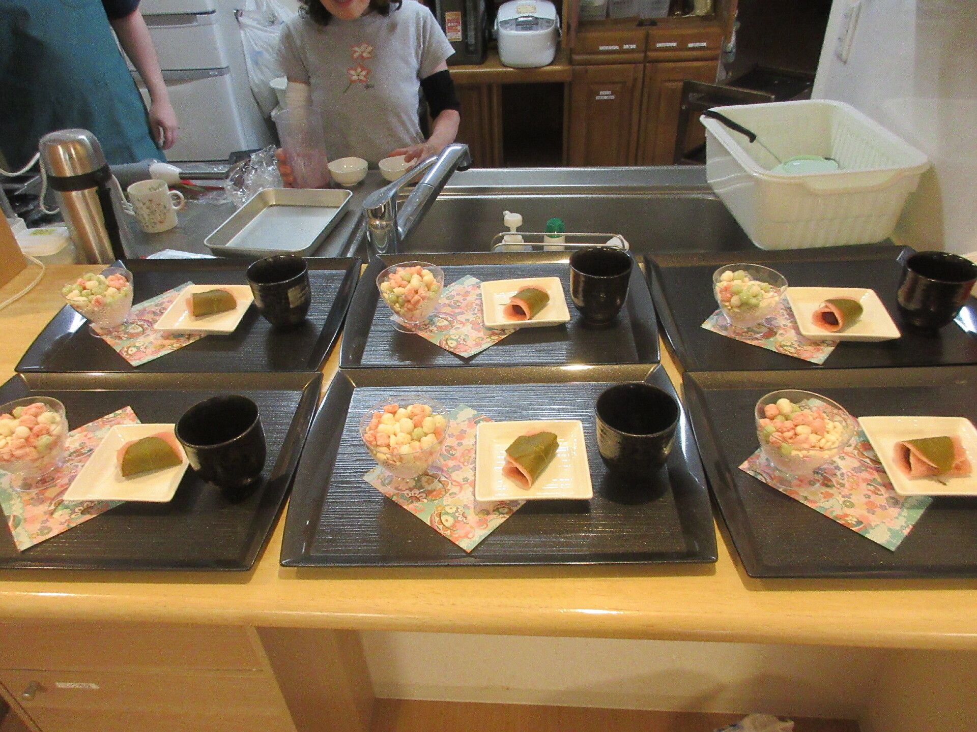 和風の料理が並ぶ食堂