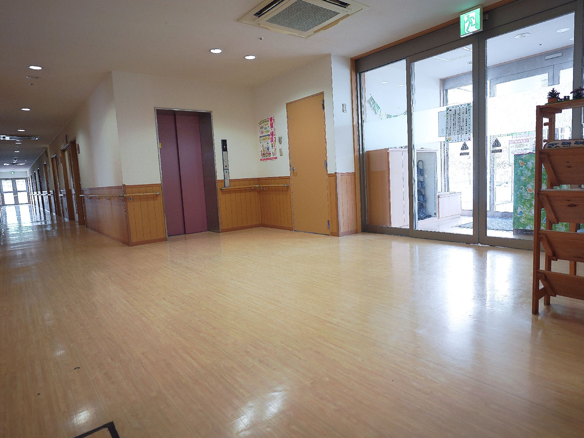 広々とした廊下