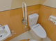 介護施設の明るいトイレ空間