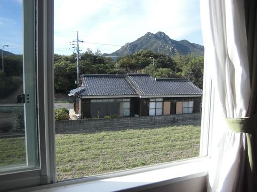 居室の窓から見た風景