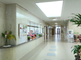 広々とした介護施設の内観