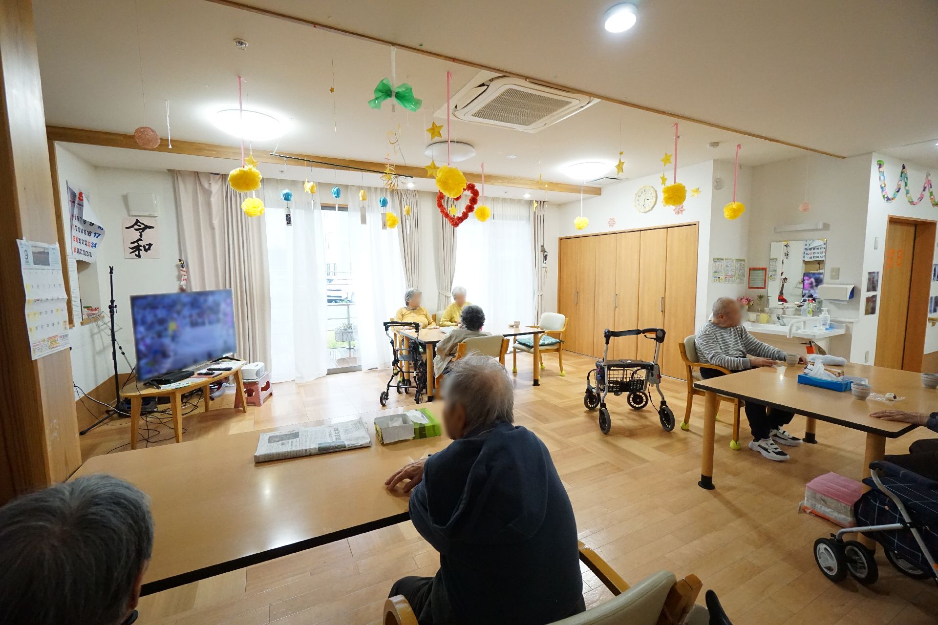 テレビが設置されている共有スペース