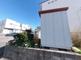 静かな住宅街にある施設外観