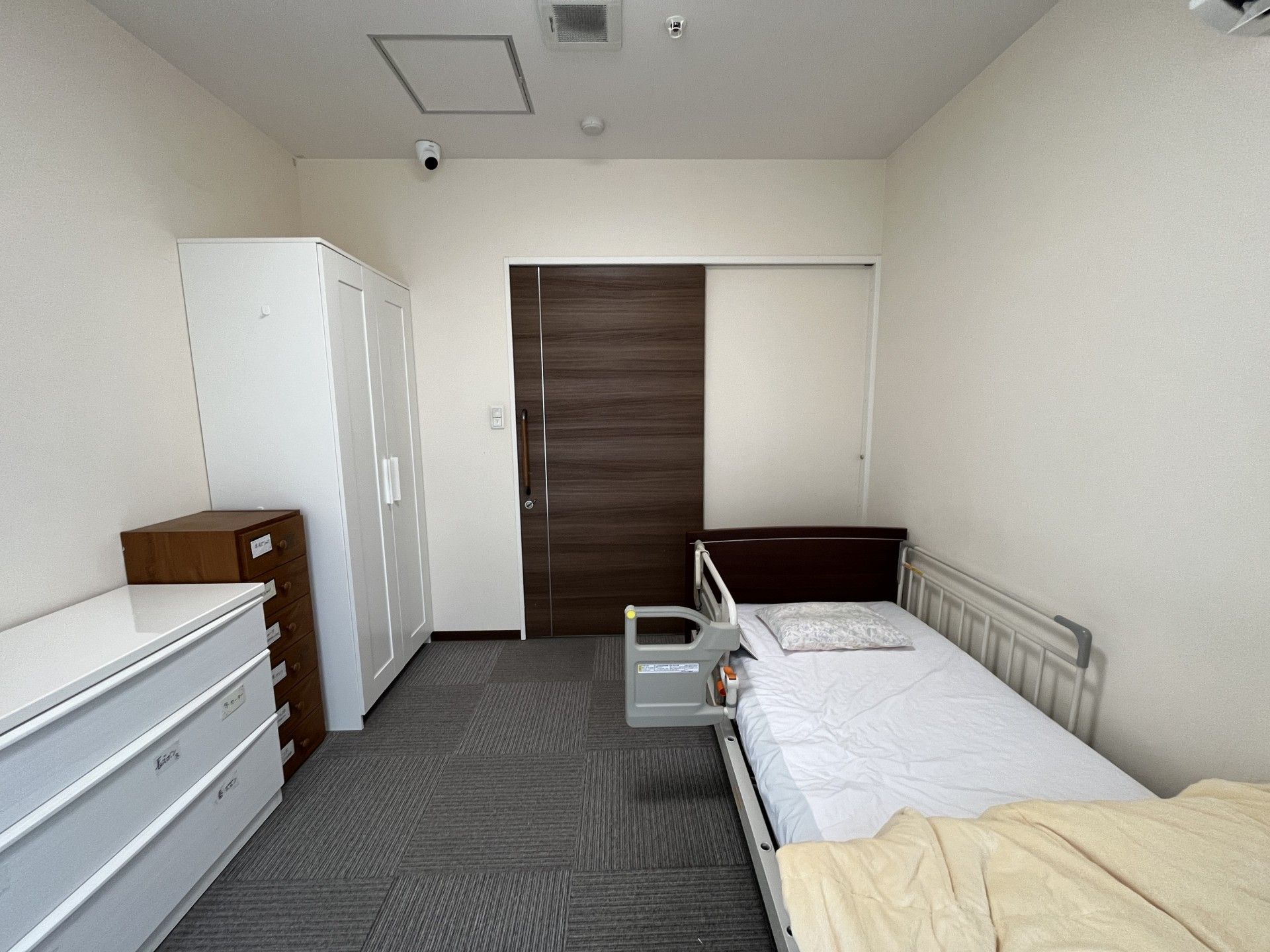 シンプルな個室