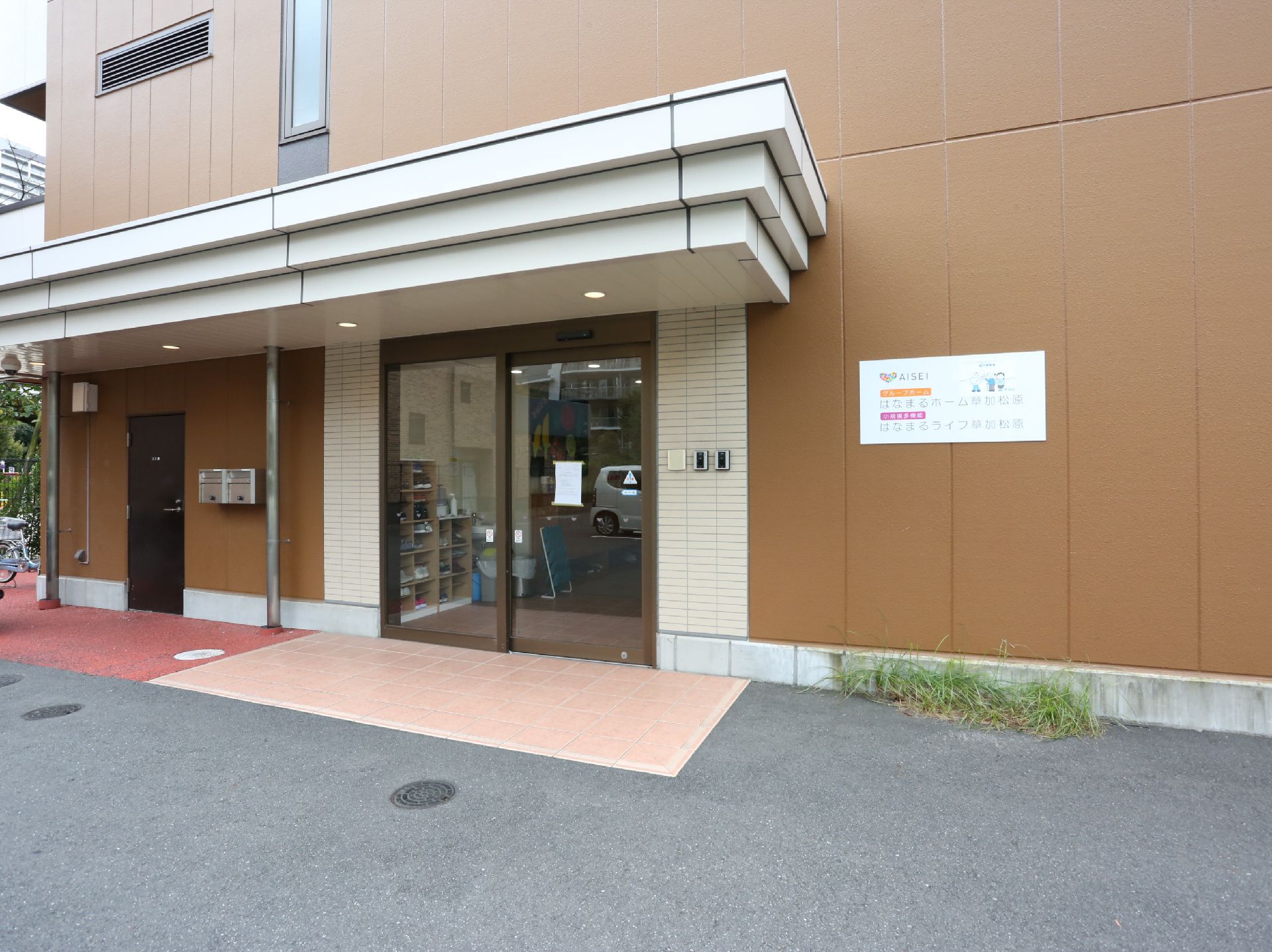 屋根が付いた玄関