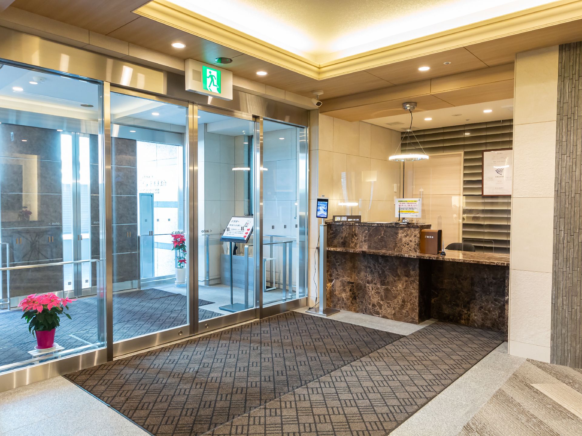 入居者用の下駄箱が設置されている玄関