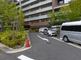 庭園付きのモダンな介護施設