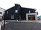 ゆったりとした玄関のある建物