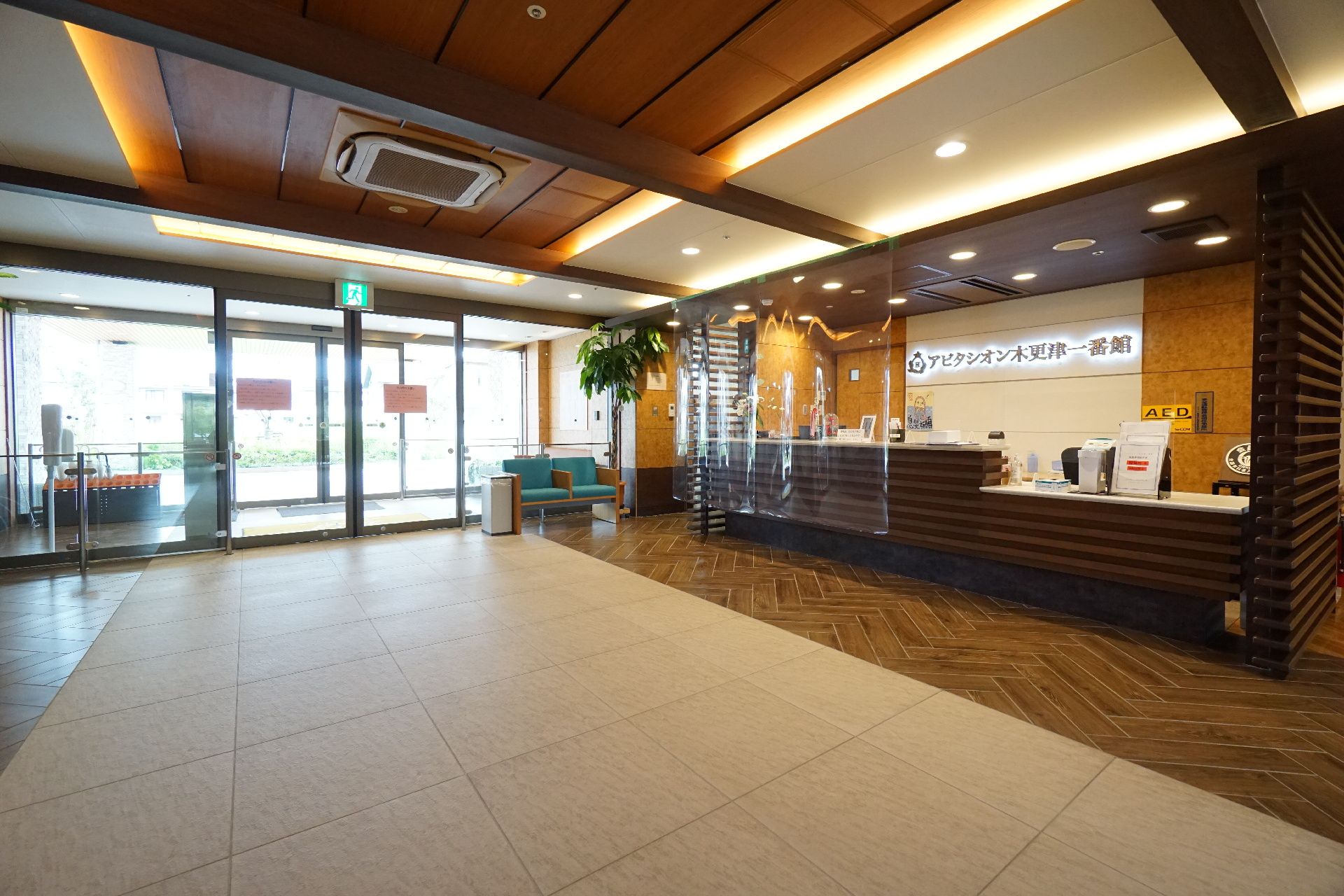 受付窓口を設けた玄関ホール