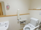 バリアフリーのトイレ設備が整った部屋