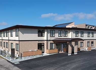 広い建物の外観
