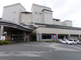 広々とした介護施設の外観