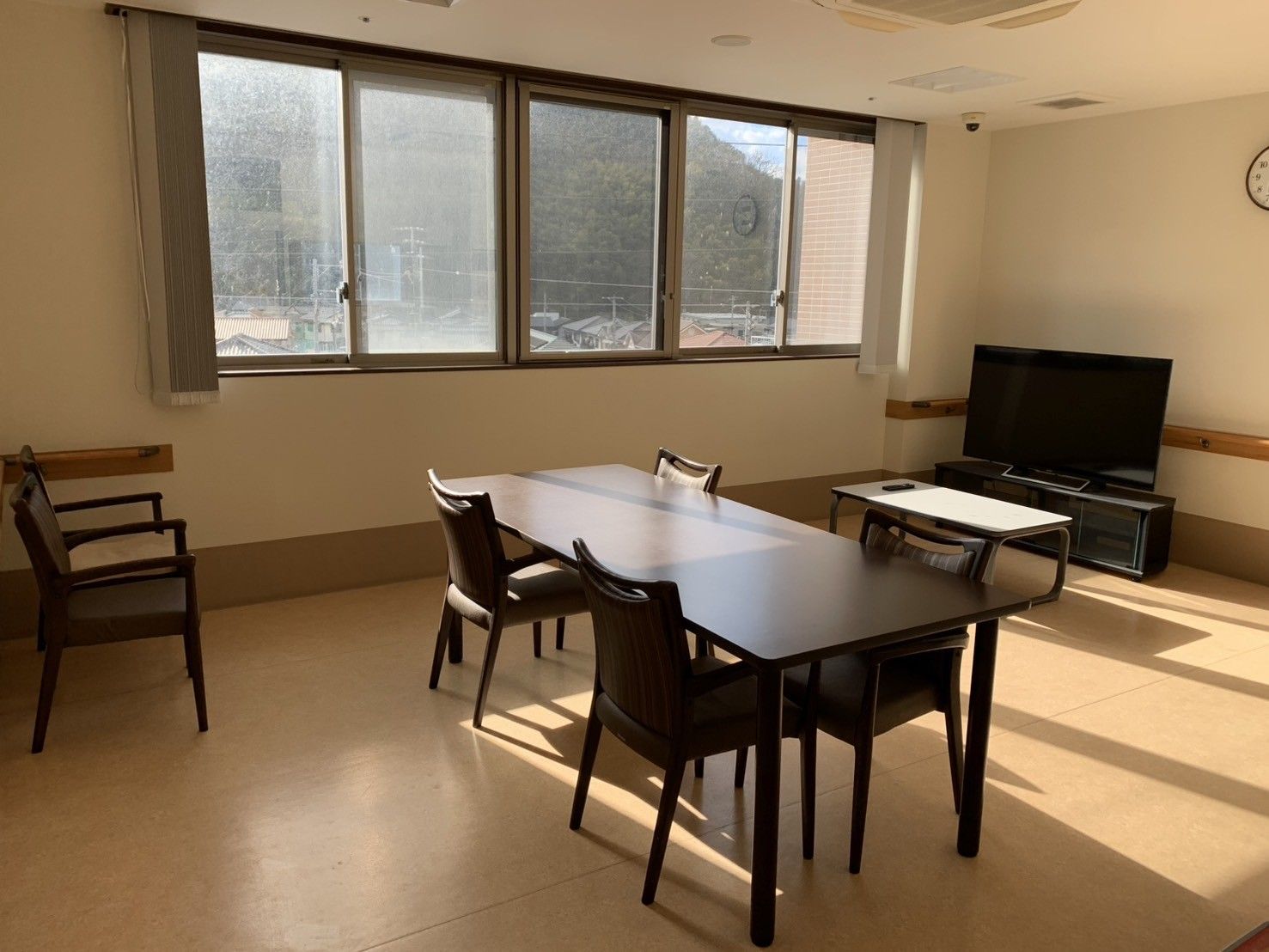 日差しが差し込む部屋
