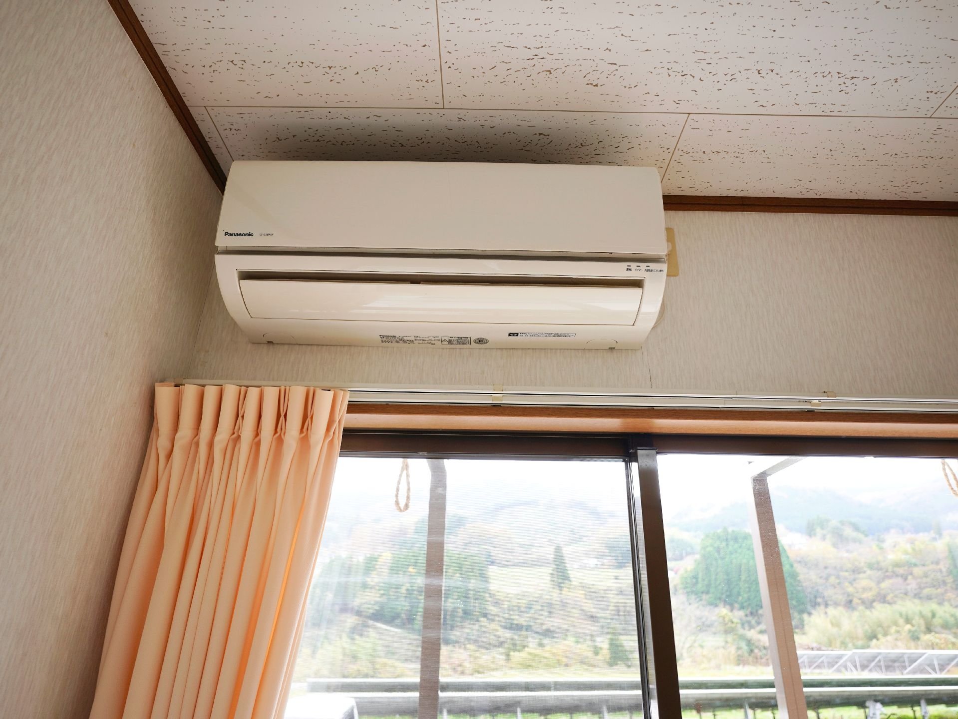 居室に取り付けられているエアコン