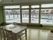 雪景色を望む明るい部屋