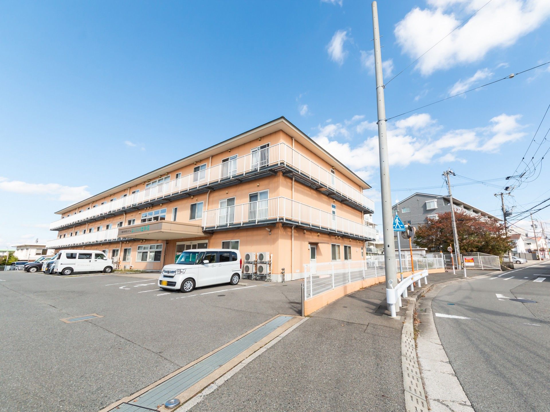 広々とした施設外観