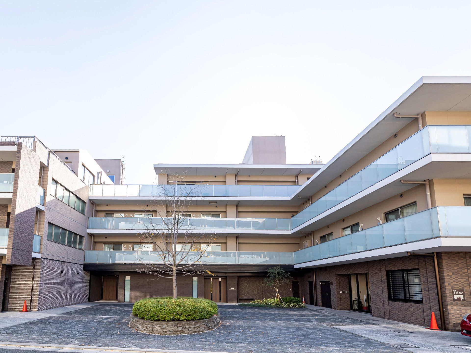 段差のない介護施設の外観