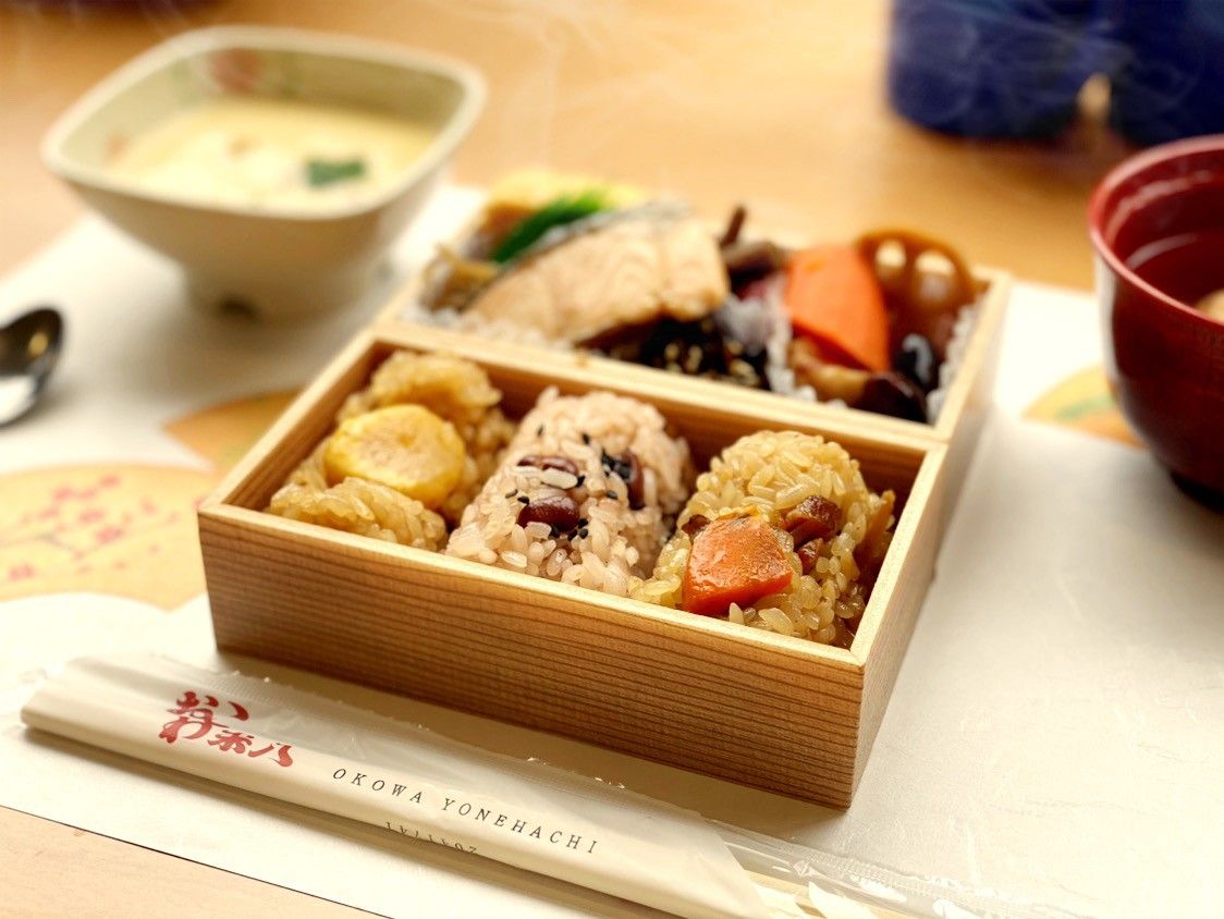 彩り豊かな食事の膳