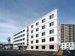 白い外壁の建物